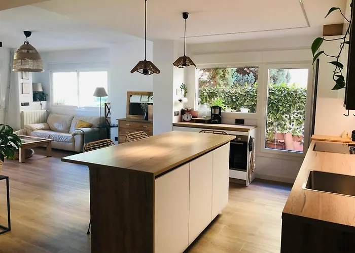 Elegant In Marbella, Pool Apartment *